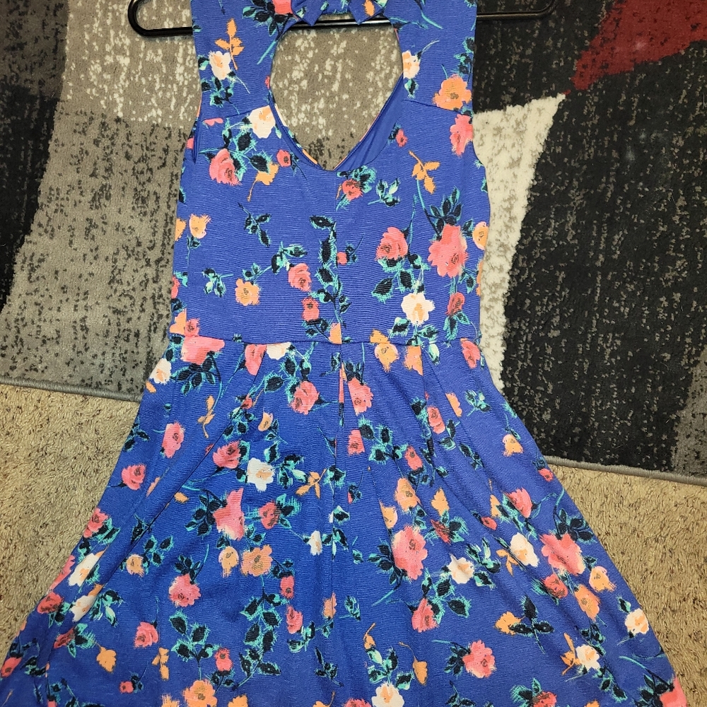 Dress - Picture 7 of 7